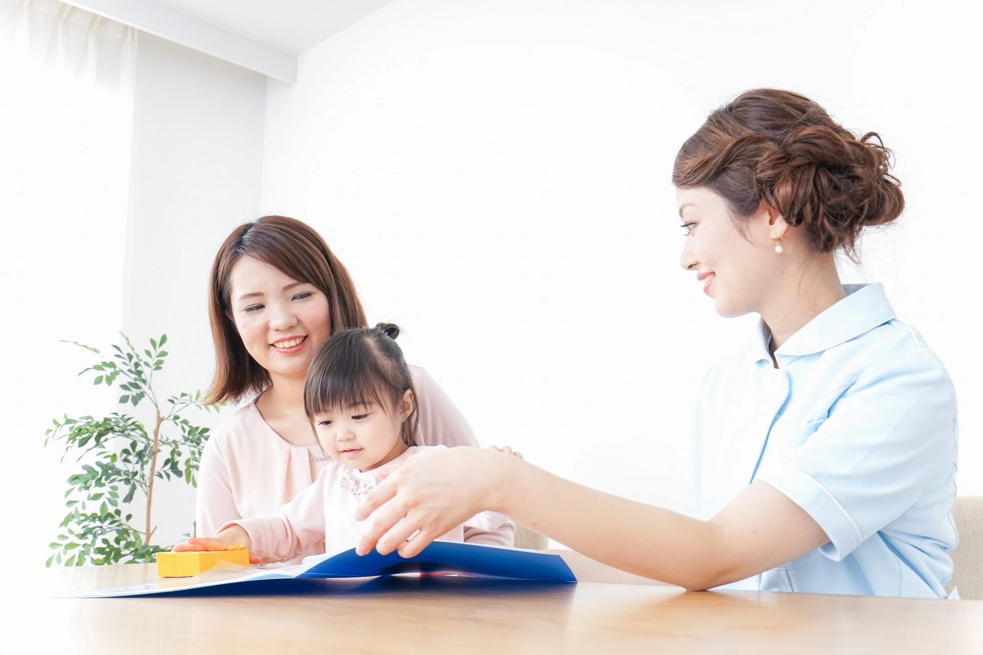 あなたの大切なお子様のために、専門の看護師が訪問します。